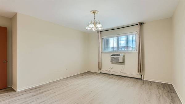 8936 N PARKSIDE AVE #311, Des Plaines, IL 60016