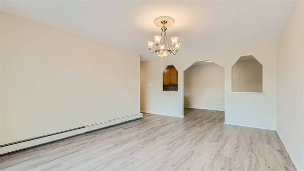8936 N PARKSIDE AVE #311, Des Plaines, IL 60016
