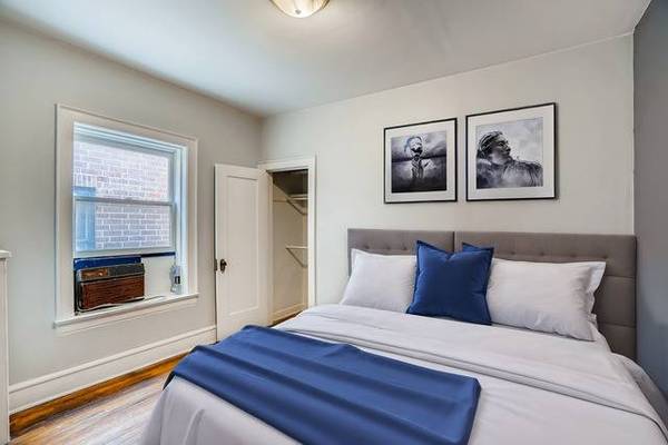 921 W Agatite AVE #3, Chicago, IL 60640