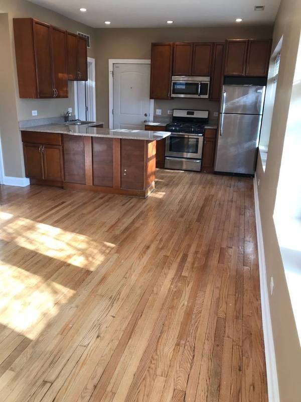 3234 W Grace ST #2W, Chicago, IL 60618