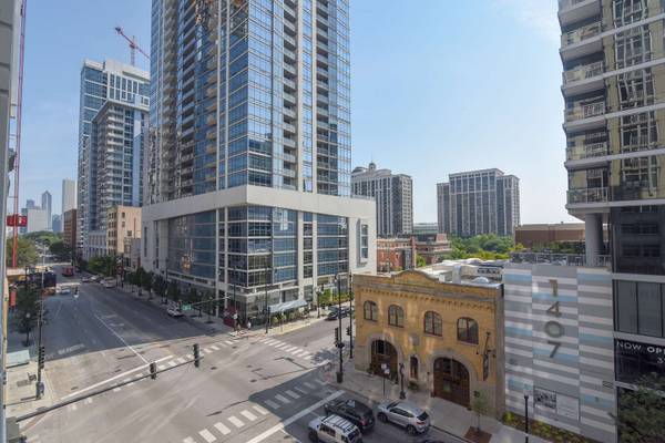 1400 S Michigan AVE #502