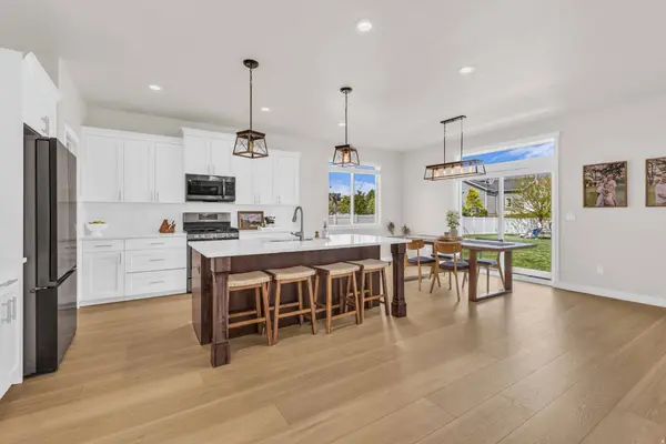 2195 S BETSY WAY, Kaysville, UT 84037