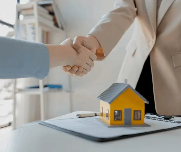 How Much Do Property Managers Make Each Year?