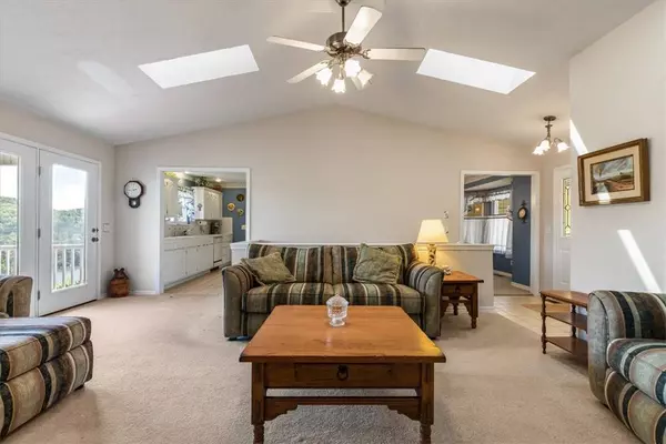 36 Deer Run Dr, Holiday Island, AR 72631