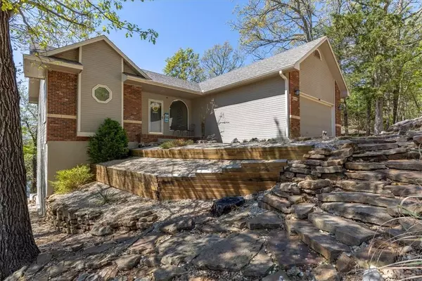 21425 Black Oak Dr, Garfield, AR 72732