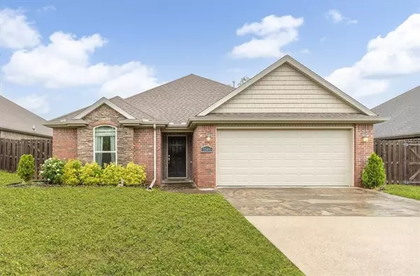 3046 N Raven Ln, Fayetteville, AR 72704