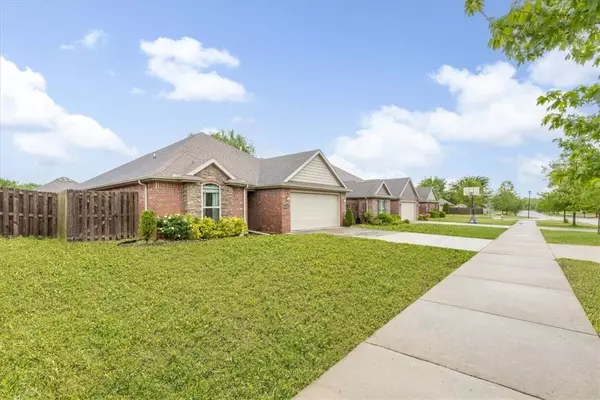 3046 N Raven Ln, Fayetteville, AR 72704