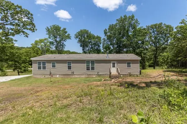 14206 Parker Branch Rd, West Fork, AR 72774