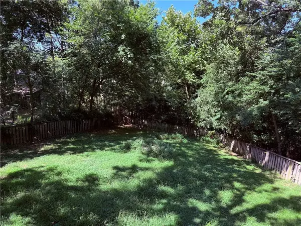 8517 Spruce Dr, Rogers, AR 72756