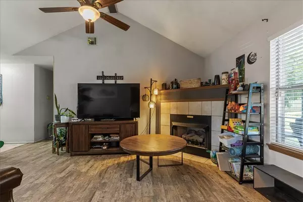 211 Sun Meadow Dr, Centerton, AR 72719