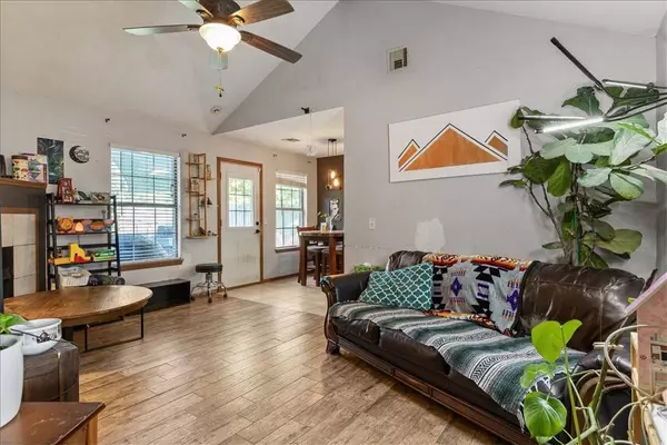 211 Sun Meadow Dr, Centerton, AR 72719