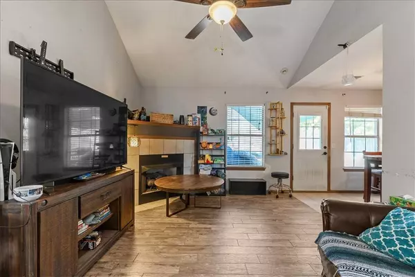 211 Sun Meadow Dr, Centerton, AR 72719