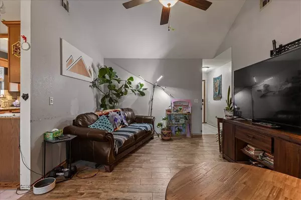 211 Sun Meadow Dr, Centerton, AR 72719