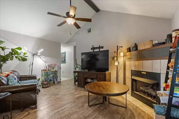 211 Sun Meadow Dr, Centerton, AR 72719