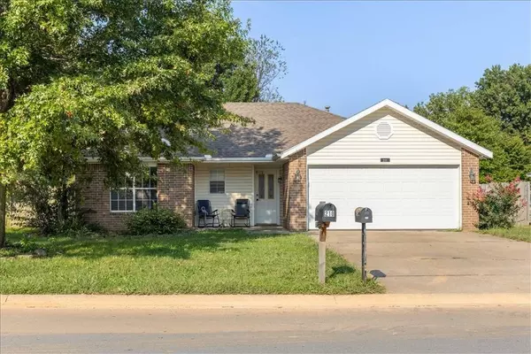 211 Sun Meadow Dr, Centerton, AR 72719