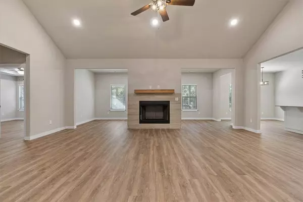 1 Insh Cir, Bella Vista, AR 72715