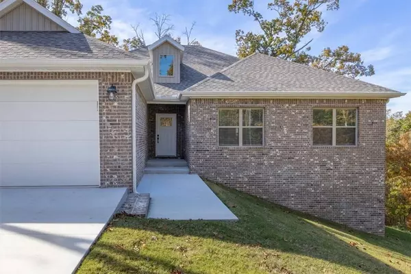 1 Insh Cir, Bella Vista, AR 72715