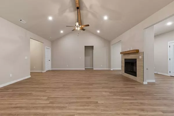 1 Insh Cir, Bella Vista, AR 72715