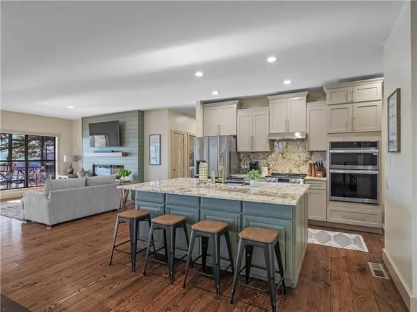 8694 Spruce Dr, Rogers, AR 72756