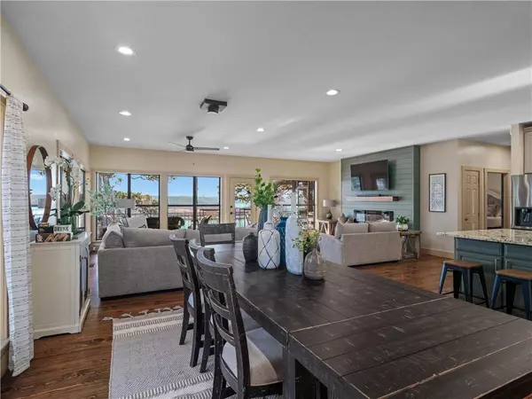 8694 Spruce Dr, Rogers, AR 72756