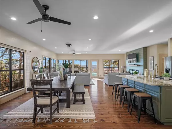 8694 Spruce Dr, Rogers, AR 72756