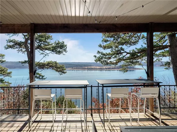 8694 Spruce Dr, Rogers, AR 72756