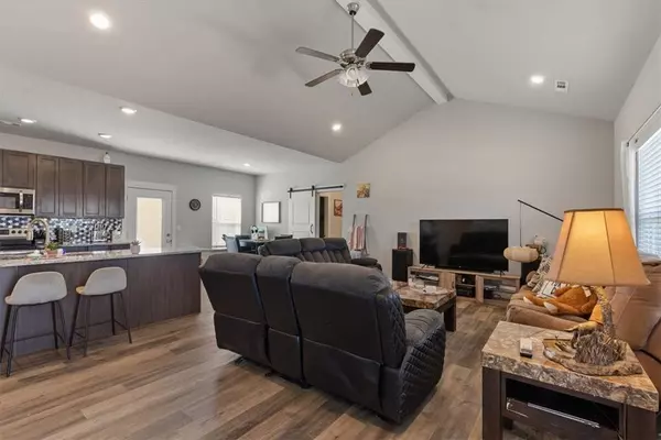 35 Francis Dr, Bella Vista, AR 72715