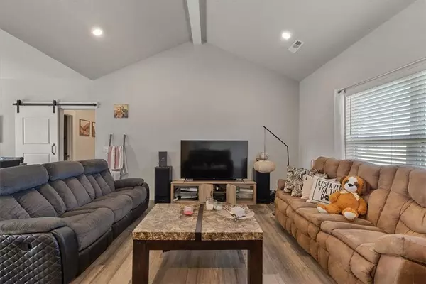 35 Francis Dr, Bella Vista, AR 72715