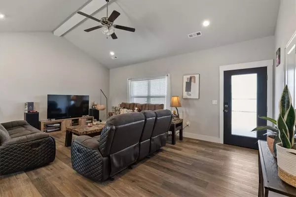 35 Francis Dr, Bella Vista, AR 72715