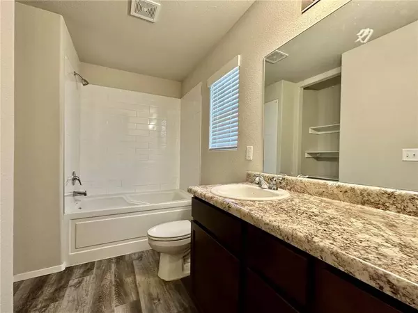 116 Cooper St, Huntsville, AR 72740