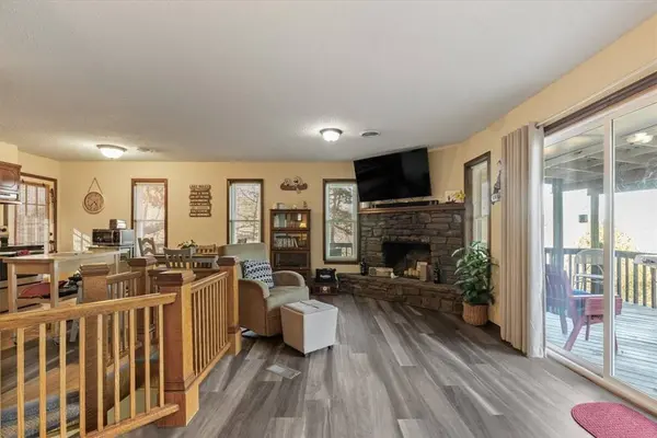 11804 Dogwood Dr, Garfield, AR 72732