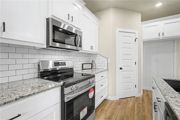 1 Insh Cir, Bella Vista, AR 72715