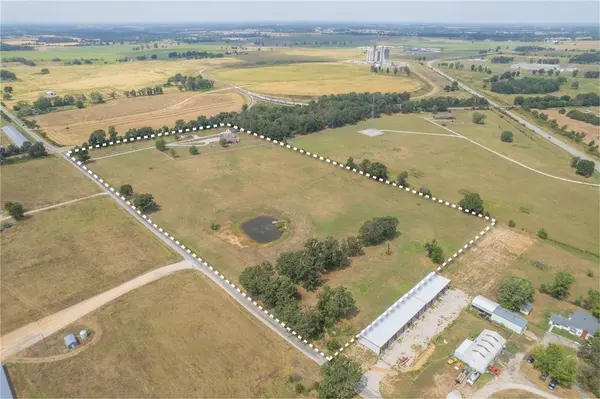 8708 Farm Road 2140, Cassville, MO 65625