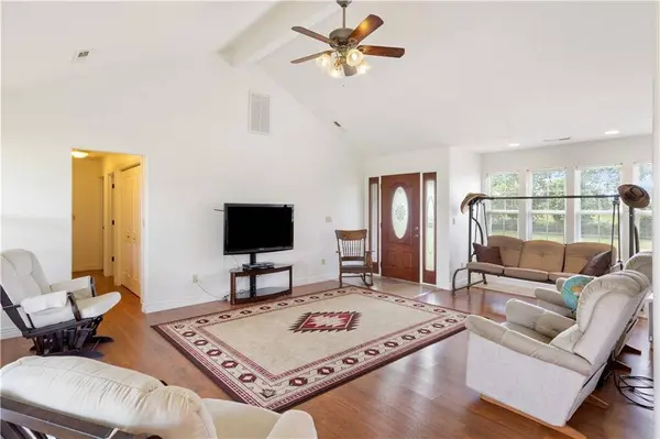 8861 Farm Road 2212, Cassville, MO 65625