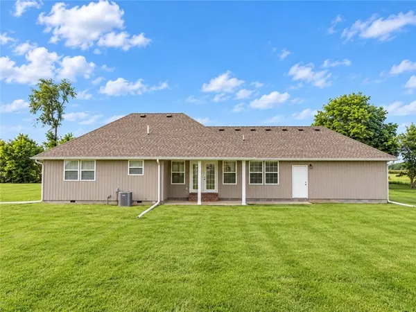 8861 Farm Road 2212, Cassville, MO 65625
