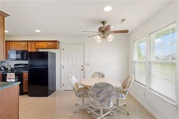 8861 Farm Road 2212, Cassville, MO 65625