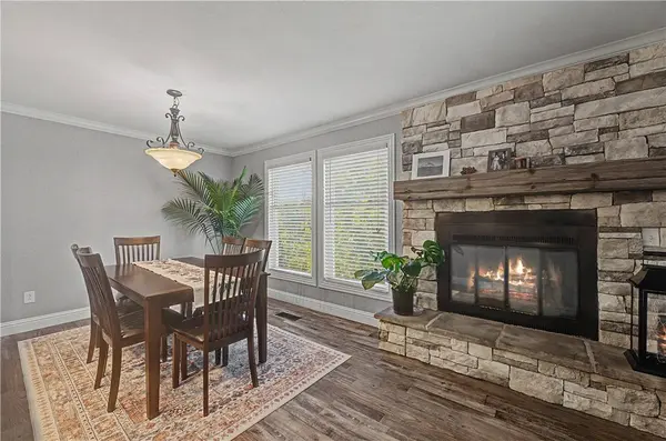 33 Davis Cir, Bella Vista, AR 72715