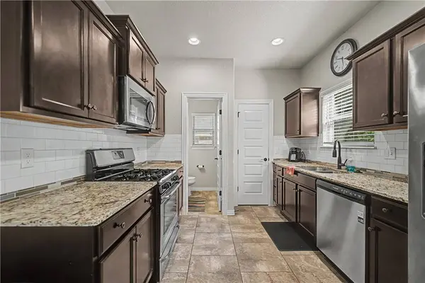 1446 Highbush Ave, Fayetteville, AR 72701