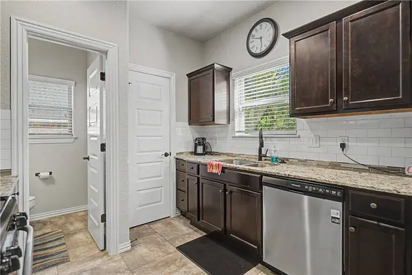 1446 Highbush Ave, Fayetteville, AR 72701