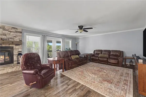 33 Davis Cir, Bella Vista, AR 72715