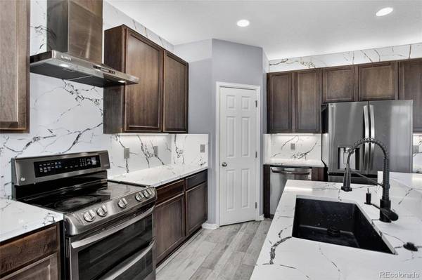 121 S Jackson Gap WAY, Aurora, CO 80018