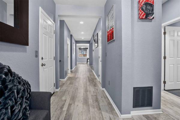 121 S Jackson Gap WAY, Aurora, CO 80018