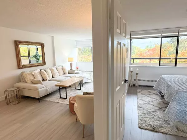 6611 Minoru BLVD #407, Richmond, BC V6Y 1Y9