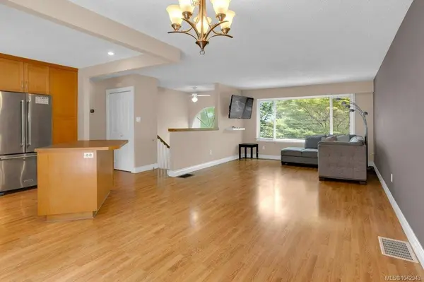 785 Parkview Dr, Nanaimo, BC V9R 5T9
