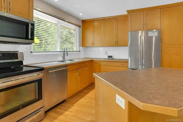 785 Parkview Dr, Nanaimo, BC V9R 5T9