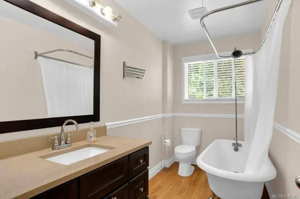 785 Parkview Dr, Nanaimo, BC V9R 5T9