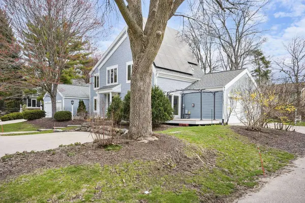 19 Red Maple Trail, Madison, WI 53717-1515