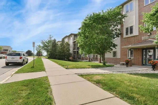 102 PRAIRIE HEIGHTS Drive #212, Verona, WI 53593