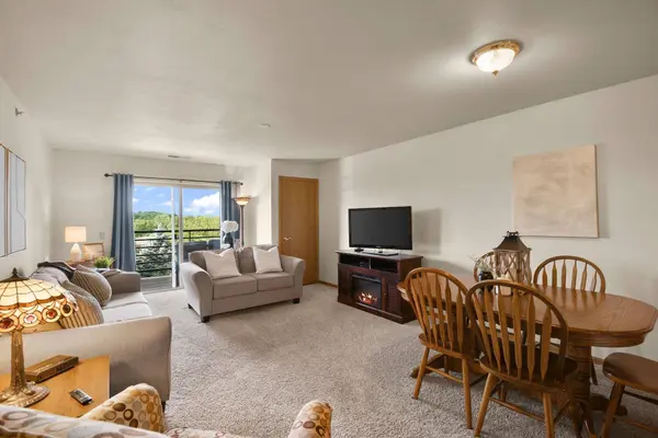 102 PRAIRIE HEIGHTS Drive #212, Verona, WI 53593