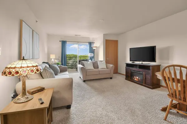 102 PRAIRIE HEIGHTS Drive #212, Verona, WI 53593